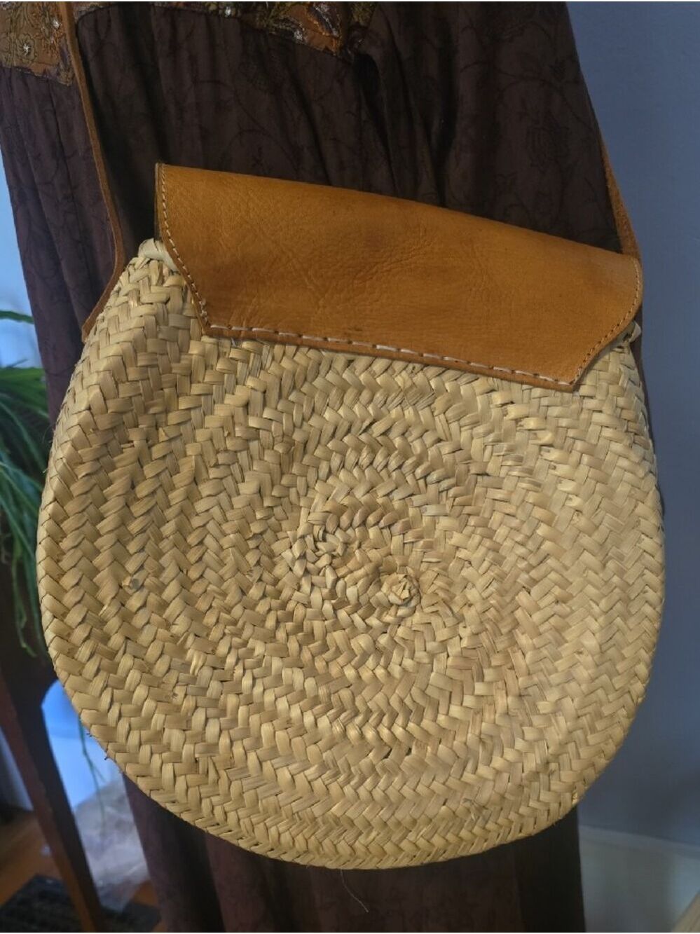 Woven Straw Circle Adjustable Crossbody Bag with Tan Leather Tassel Flap - Picture 4 of 10